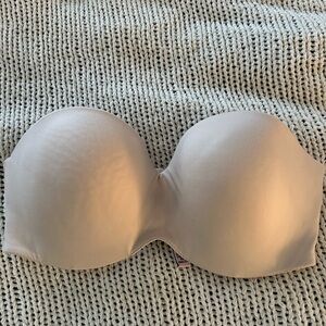 Victoria’s Secret 32dd lightly lined strapless bra